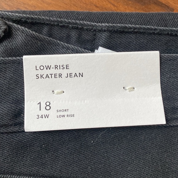 **NEW**American Eagle Low-Rise Skater Jean - Picture 2 of 4